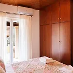 Loutra House Petrití