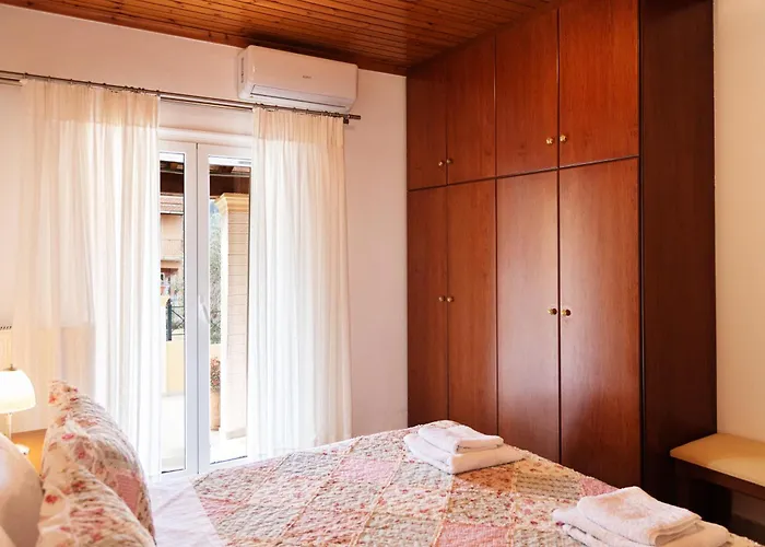 Loutra House Petrití
