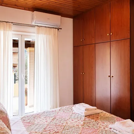 Loutra House Petrití